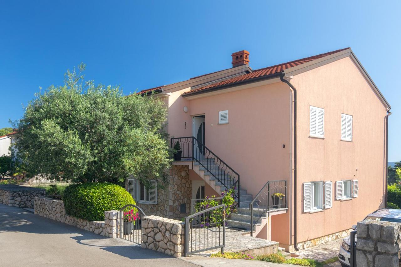 Apartment Lavanda With Beautiful Garden Krk Town Bagian luar foto