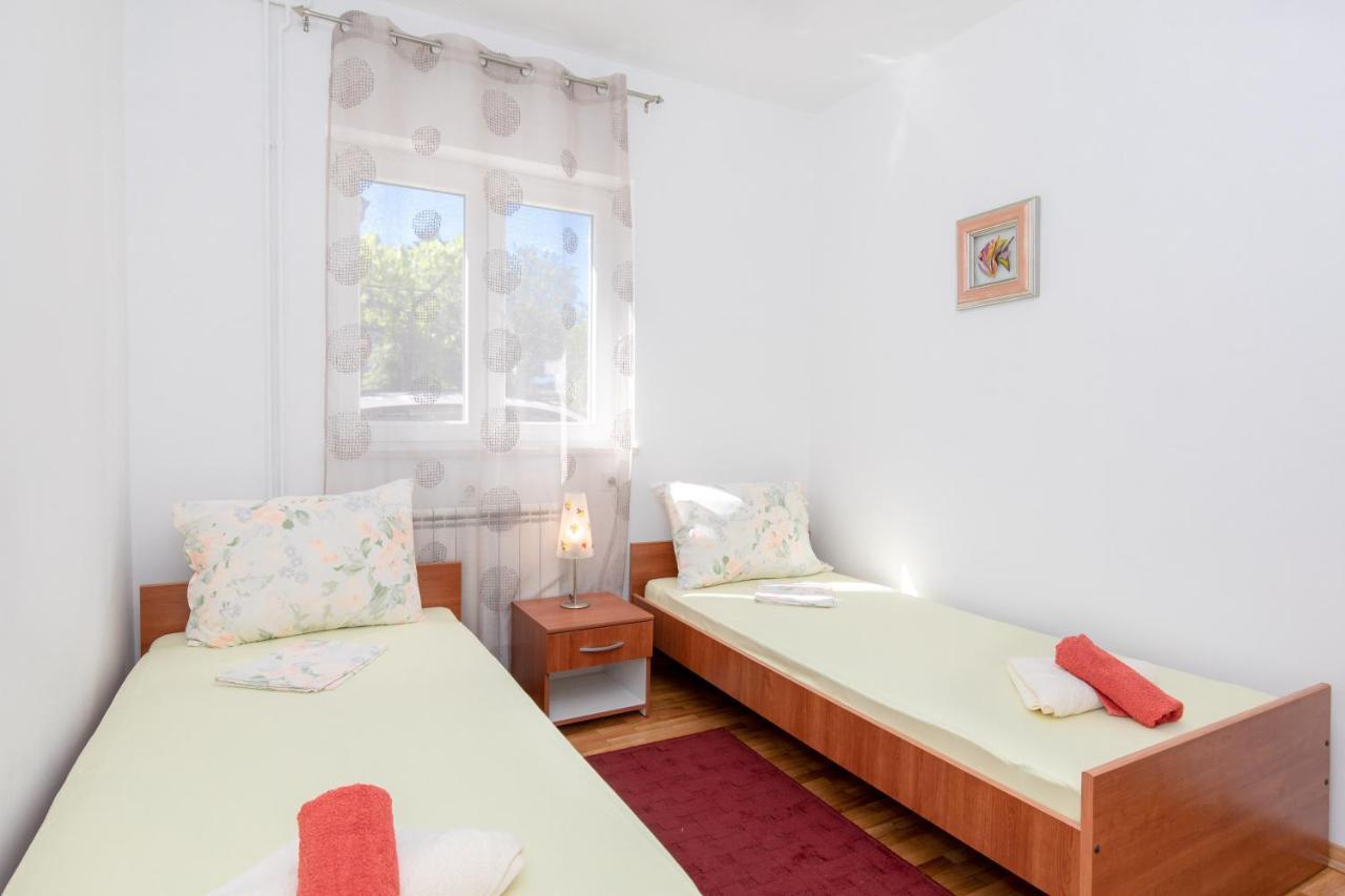 Apartment Lavanda With Beautiful Garden Krk Town Bagian luar foto