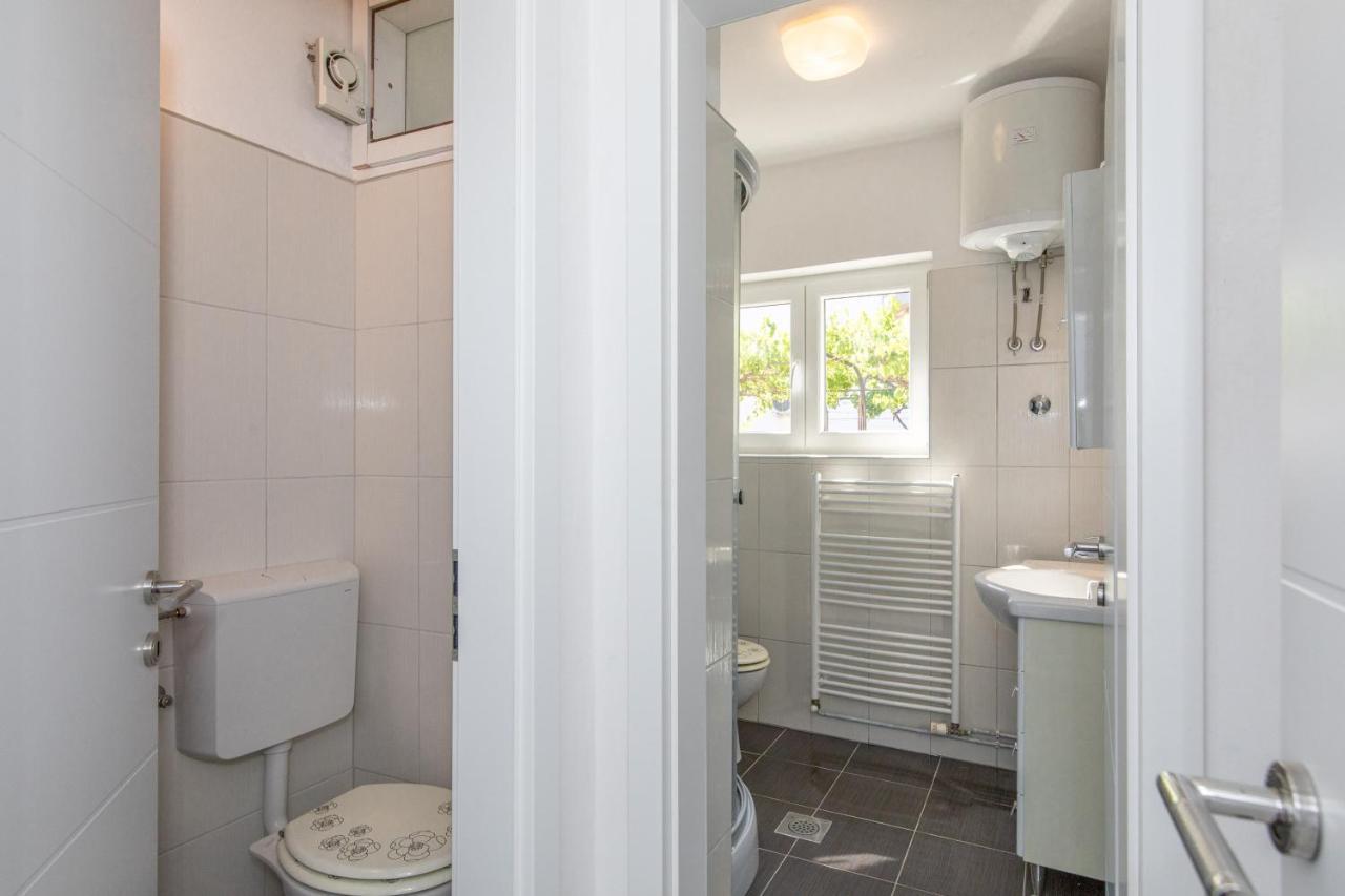 Apartment Lavanda With Beautiful Garden Krk Town Bagian luar foto